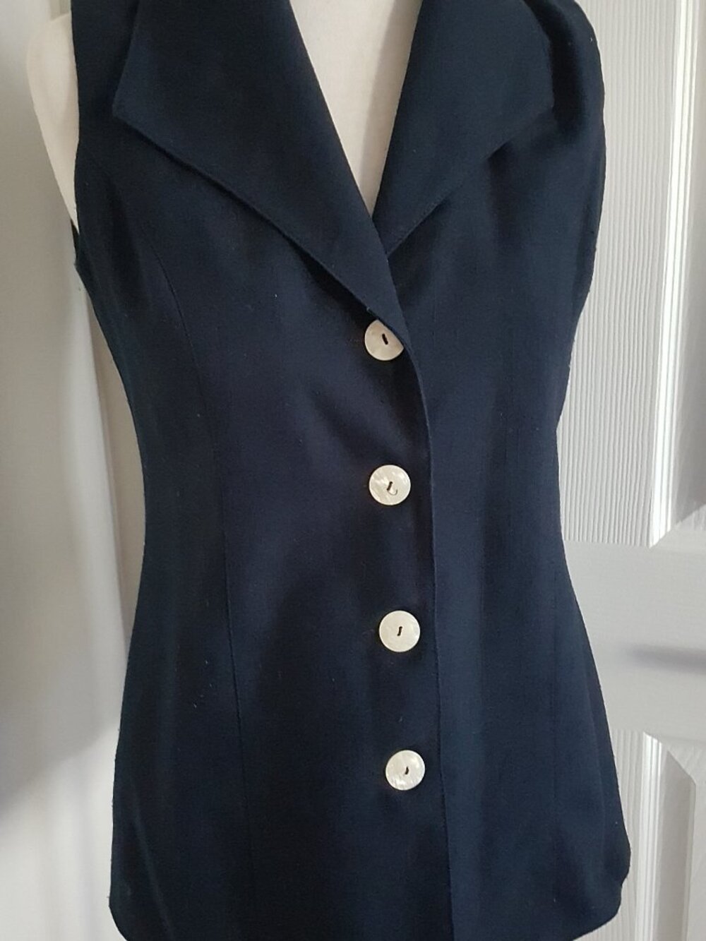 BEECHERS BROOK Women's Size 8 Sleeveless Collared V-Neck lined Black Size 8